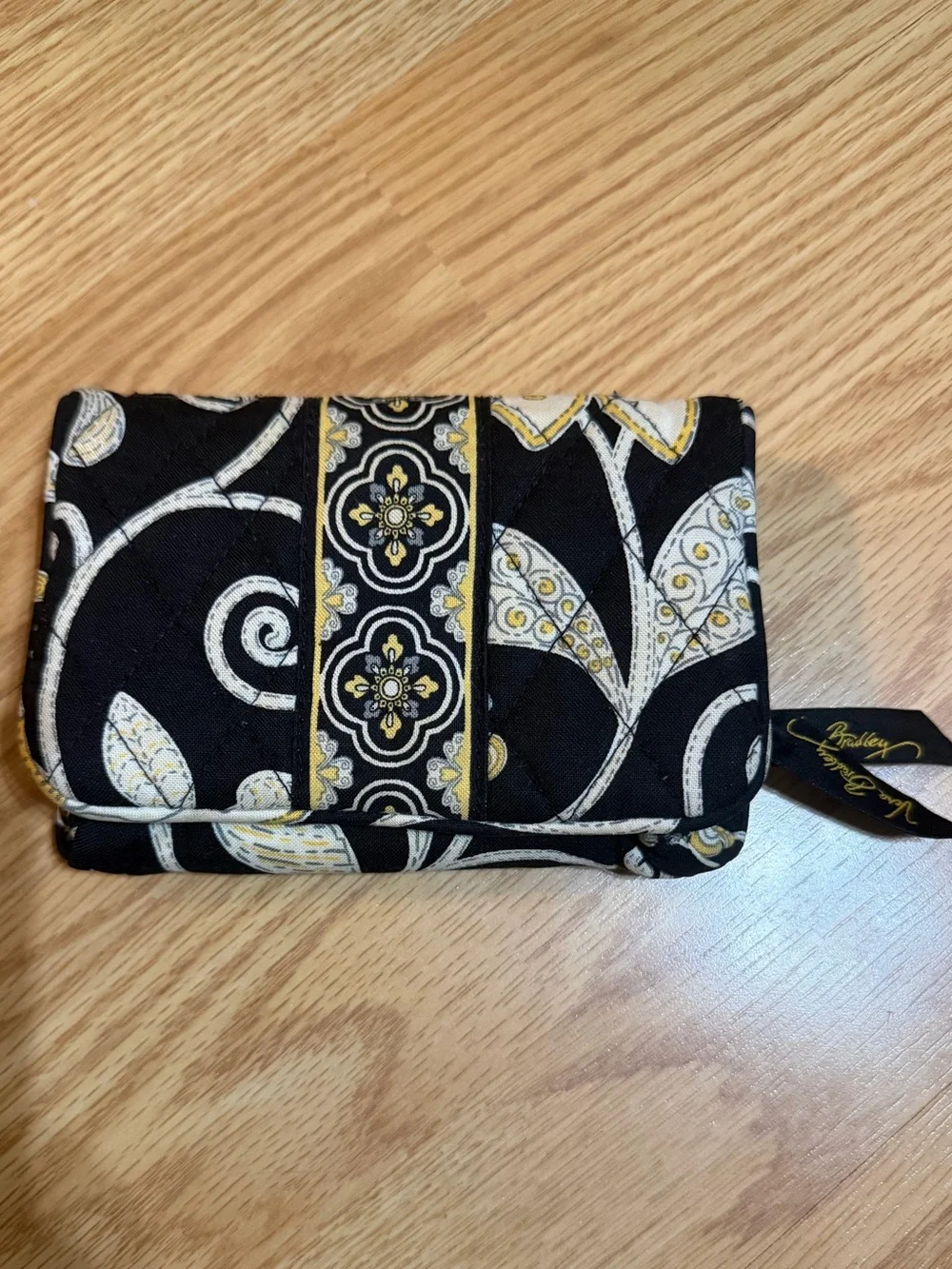 Vera Bradley accessory features